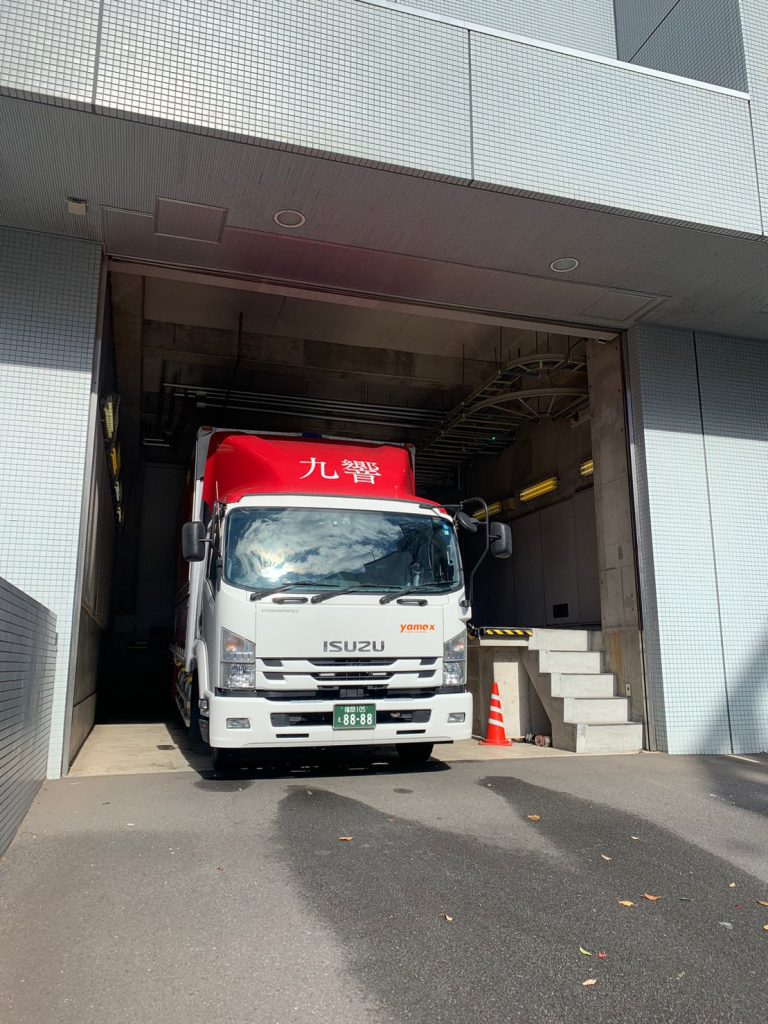 iichiko総合文化センター　九響　トラック搬入